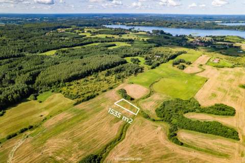 Działka budowlana z plażą nad jeziorem Narie
