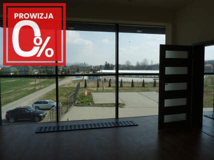Nowoczesna hala z biurowcem w Zakliczynie