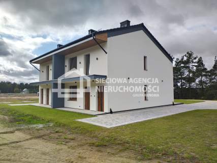 Dom bliźnak nad jezorem Stężyca