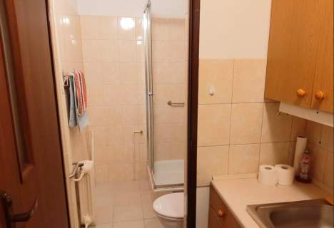 -CENTRUM-26m2-MEDIA MIEJSKIE-BALKON-WINDA-PIWNICA-