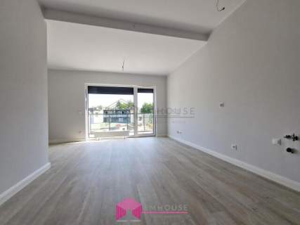 Przytulny apartament z dużym tarasem blisko morza