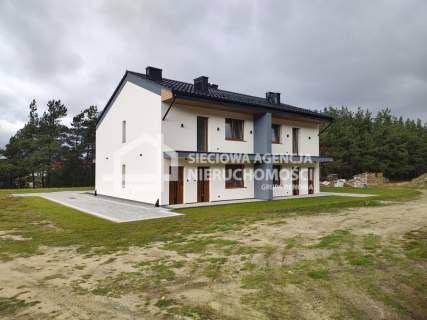 Dom bliźnak nad jezorem Stężyca