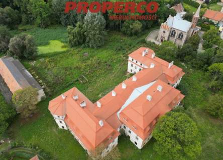 Pałac z XVII wieku, 4100 m2, park 10 ha, Małuszów