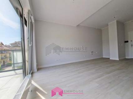 Przytulny apartament z dużym tarasem blisko morza
