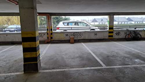 Sprzedam miejsca postojowe w garażu podziemnym