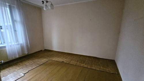 145/1100 m2 6 pokoi Garaże Bielawy 1.050.000zł