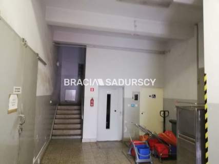 biurowiec 1262m2 magazyn 510m2, parking, Prądnik