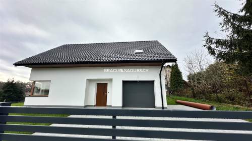 Dom wolnostojący z garażem i działką 6 ar