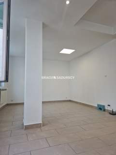 Lokal z dużą witryną w centrum Miechowa 