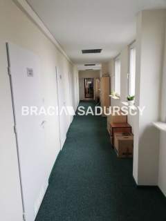biurowiec 1262m2 magazyn 510m2, parking, Prądnik