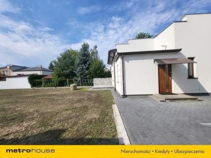 Mały nowoczesny dom 65m z dużym ogrodem
