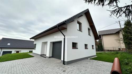 Dom wolnostojący z garażem i działką 6 ar