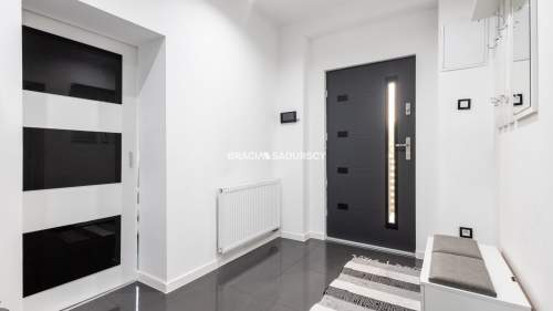 Tyniec, DOM po remoncie z tarasem i działką 572 m2