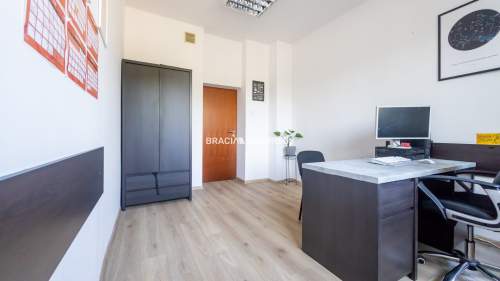 Bronowice, 217m2 biur parking