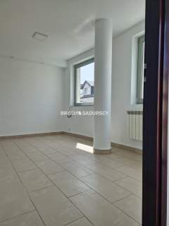 Lokal z dużą witryną w centrum Miechowa 