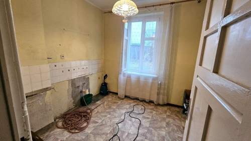 145/1100 m2 6 pokoi Garaże Bielawy 1.050.000zł