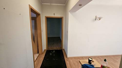 145/1100 m2 6 pokoi Garaże Bielawy 1.050.000zł