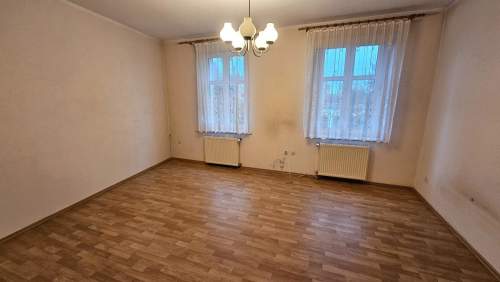 145/1100 m2 6 pokoi Garaże Bielawy 1.050.000zł