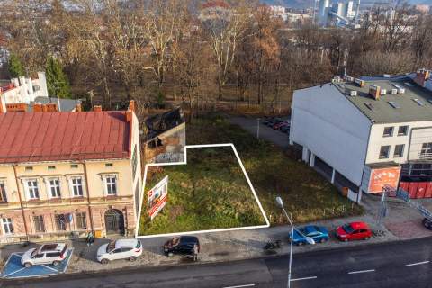 Działka pod zabudowę usługowo-handlowo-mieszkalną.