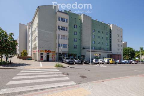 Przestronny lokal użytkowy z dużą witryną od ulicy