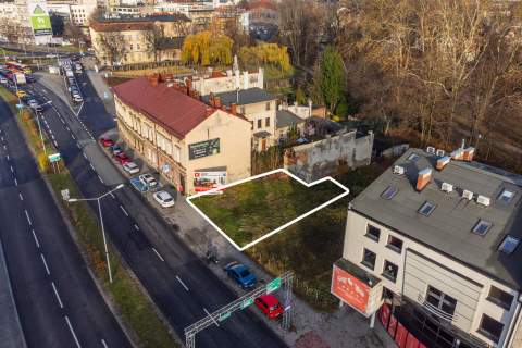 Działka pod zabudowę usługowo-handlowo-mieszkalną.