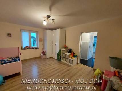 Dom piętrowy w dobrej lokalizacji.