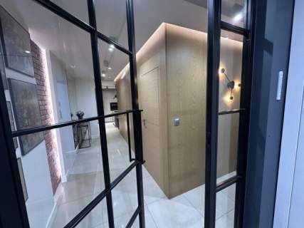 Nowoczesny Dom z Przestronnym Ogrodem 160m2