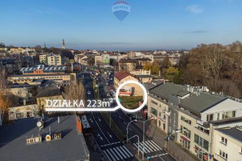 Działka pod zabudowę usługowo-handlowo-mieszkalną.