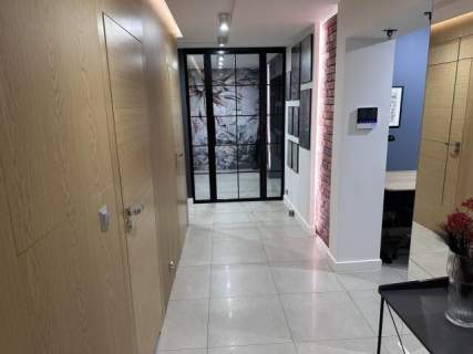 Nowoczesny Dom z Przestronnym Ogrodem 160m2