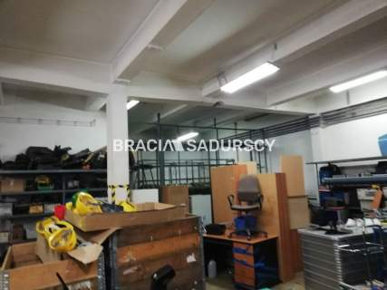 biurowiec 1262m2 magazyn 510m2, parking, Prądnik