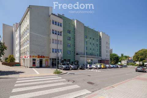 Przestronny lokal użytkowy z dużą witryną od ulicy