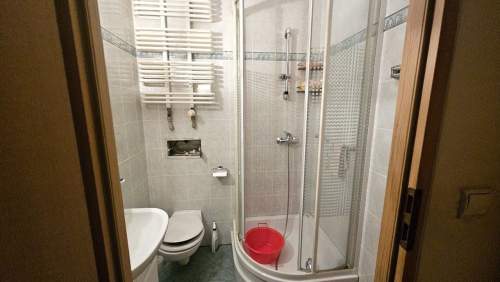 145/1100 m2 6 pokoi Garaże Bielawy 1.050.000zł
