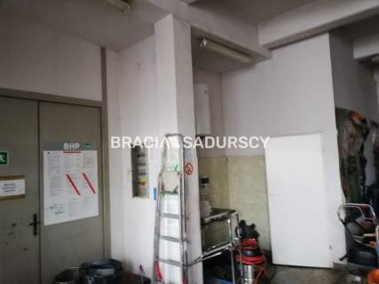 biurowiec 1262m2 magazyn 510m2, parking, Prądnik