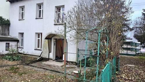 145/1100 m2 6 pokoi Garaże Bielawy 1.050.000zł