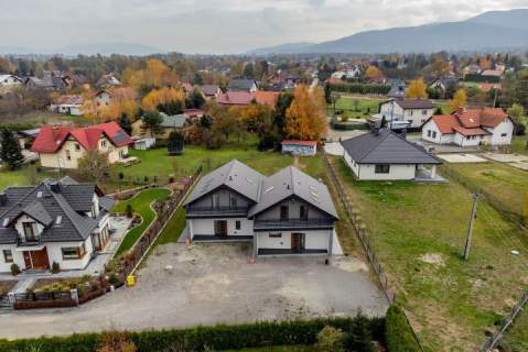 Dom w spokojnej okolicy w stanie developerskim
