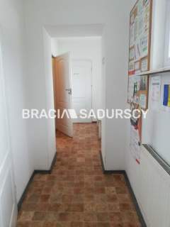 biurowiec 1262m2 magazyn 510m2, parking, Prądnik