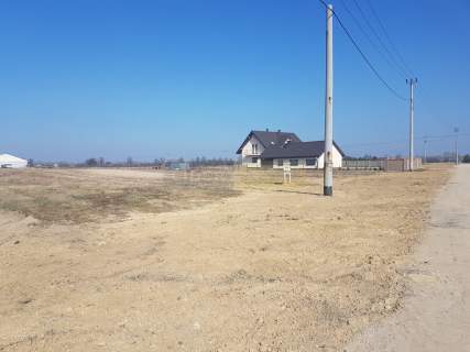 DZIAŁKA BUDOWLANA Z ZABUDOWANIAMI GOSPODARCZYMI