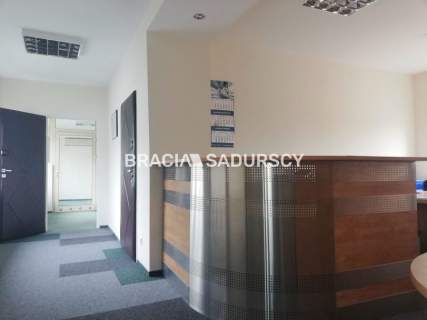 biurowiec 1262m2 magazyn 510m2, parking, Prądnik