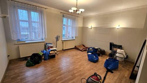 145/1100 m2 6 pokoi Garaże Bielawy 1.050.000zł