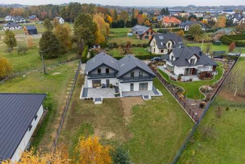 Dom w spokojnej okolicy w stanie developerskim
