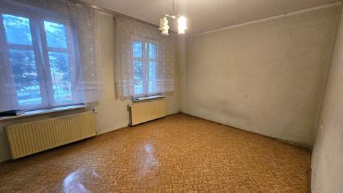 145/1100 m2 6 pokoi Garaże Bielawy 1.050.000zł