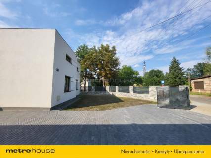 Mały nowoczesny dom 65m z dużym ogrodem