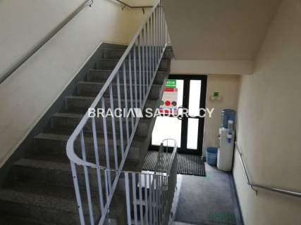 biurowiec 1262m2 magazyn 510m2, parking, Prądnik