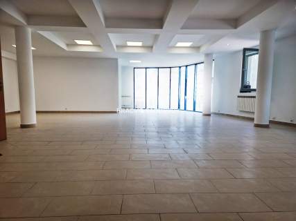 Lokal z dużą witryną w centrum Miechowa 