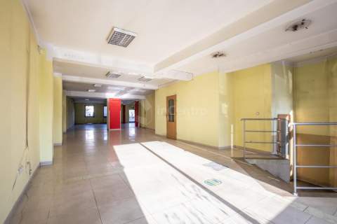 Lokal handlowo-usługowy 210m2. Długa 19A.
