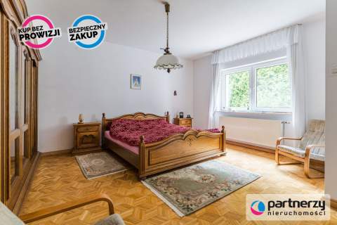 Willa z prywatnym pomostem i linią brzegową 