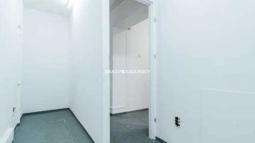 ZWIERZYNIECKA FRONTOWA WINTRYNA WEJSCIE Z ULICY 