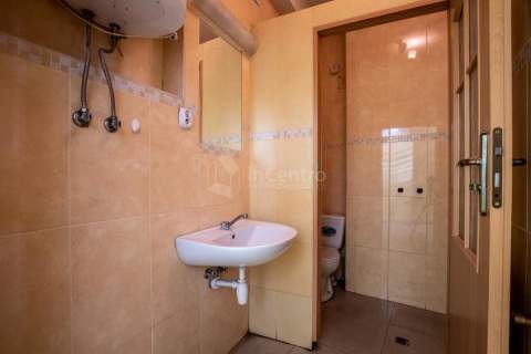 Lokal handlowo-usługowy 210m2. Długa 19A.