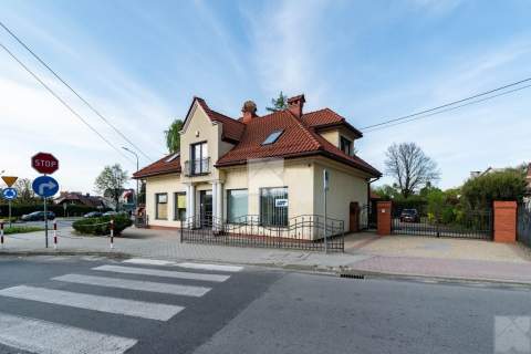 Dom z częścią biurową Topowa lokalizacja