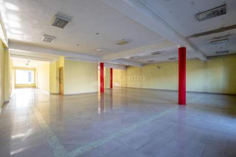 Lokal handlowo-usługowy 210m2. Długa 19A.